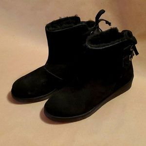 UGGs Koolaburra Black Ankle Shearling Boot 8